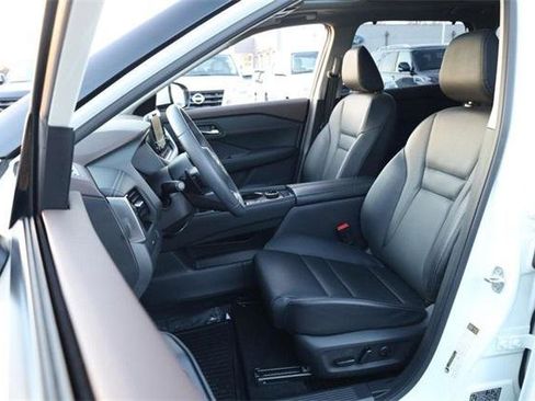 Used 2023 Nissan Rogue SL w/ SL Premium Package image 10