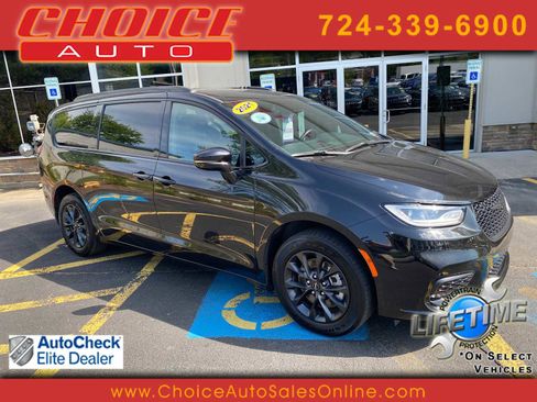 Used 2021 Chrysler Pacifica Touring w/ Uconnect Theater Family Group AWD/4WD image 1