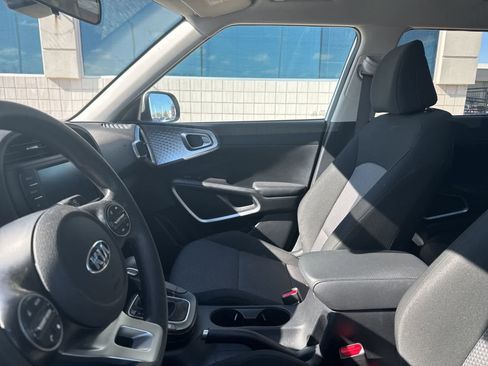 Used 2024 Kia Soul LX w/ Option Group 015 FWD image 31