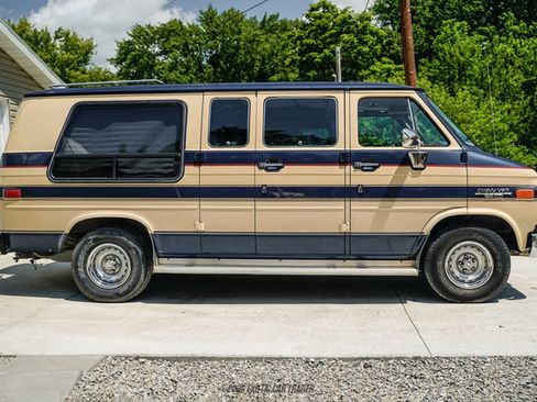 Used 1988 Chevrolet G20 RWD image 9