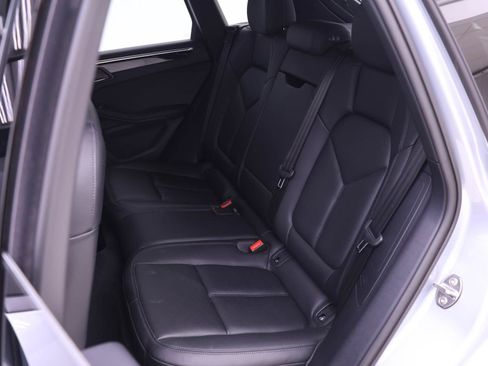 Certified 2024 Porsche Macan AWD/4WD image 16