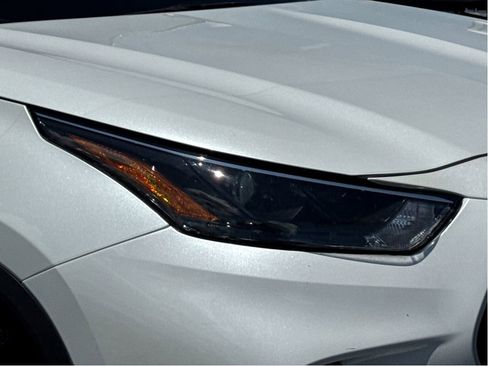 Used 2022 Toyota Highlander XLE AWD/4WD image 5