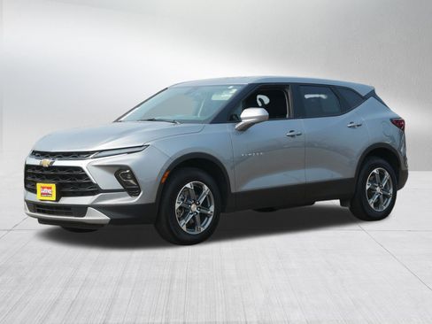 Used 2025 Chevrolet Blazer LT AWD/4WD image 3