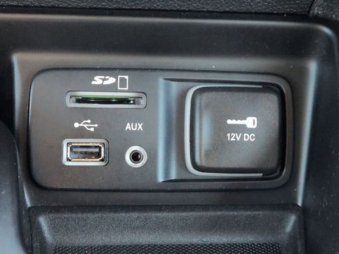 Used 2016 Jeep Cherokee Limited image 33