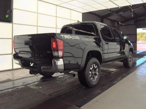 Used 2017 Toyota Tacoma TRD Off-Road w/ Tow Package (A/T) image 2