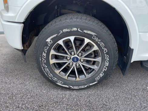 Used 2018 Ford F150 XLT w/ Equipment Group 301A Mid AWD/4WD image 12