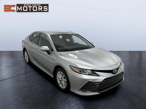 Used 2022 Toyota Camry LE FWD image 7
