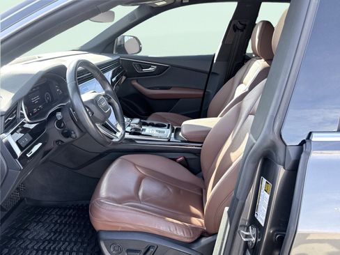 Used 2019 Audi Q8 Premium Plus w/ Premium Plus image 25