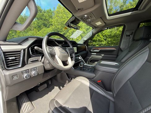 Used 2022 GMC Sierra 1500 Denali w/ Denali Reserve Package AWD/4WD image 16