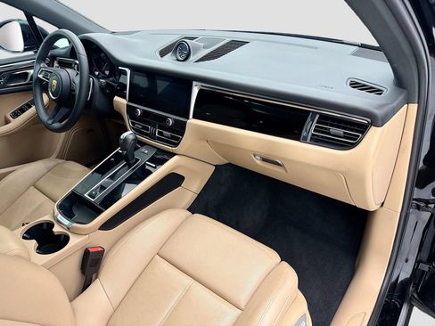 Used 2022 Porsche Macan AWD/4WD image 16