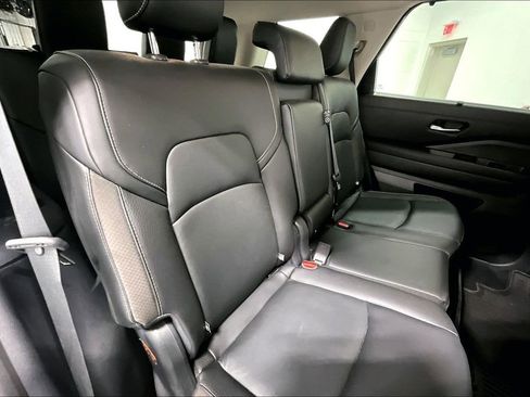 Used 2023 Nissan Pathfinder SL AWD/4WD image 33