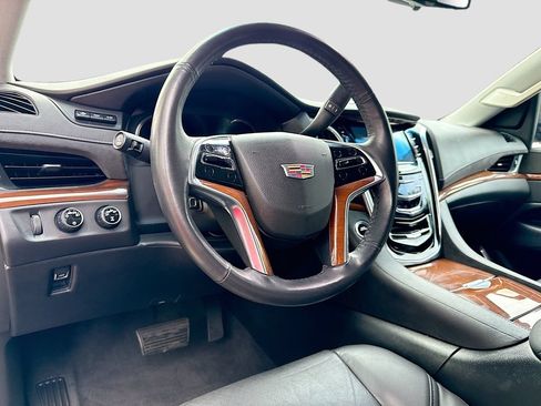 Used 2018 Cadillac Escalade Premium Luxury AWD/4WD image 10