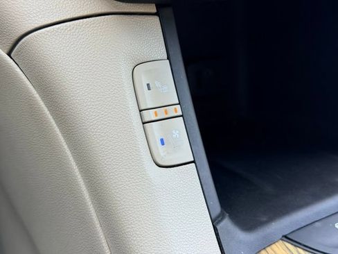 Used 2018 GMC Acadia Denali w/ Technology Package FWD image 17