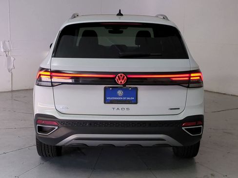 New 2025 Volkswagen Taos SEL image 5