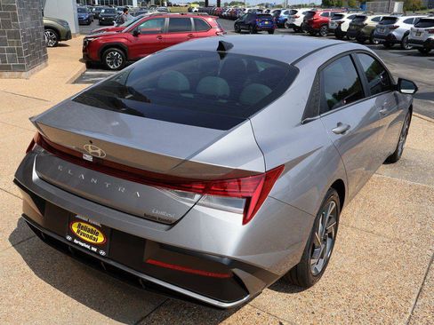 New 2025 Hyundai Elantra Limited image 6