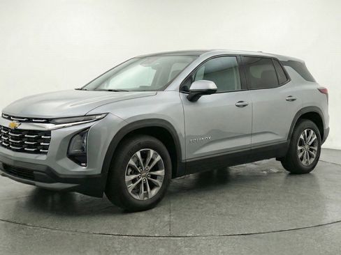 Used 2025 Chevrolet Equinox LT image 3