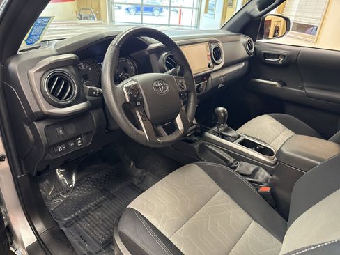 Used 2023 Toyota Tacoma TRD Sport image 25