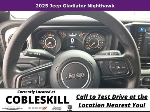 Used 2025 Jeep Gladiator Sport AWD/4WD image 12