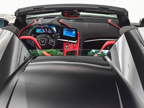 Used 2024 Chevrolet Corvette Stingray Preferred Conv w/ Z51 Performance Package RWD image 33