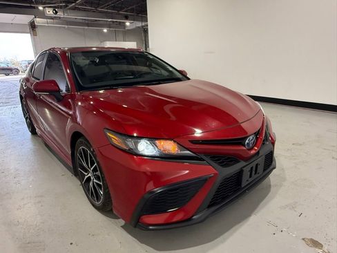 Used 2022 Toyota Camry SE w/ Audio Upgrade Package image 4