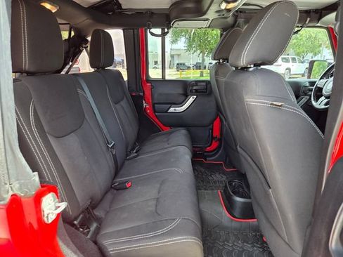 Used 2015 Jeep Wrangler Unlimited Sahara w/ Connectivity Group AWD/4WD image 17