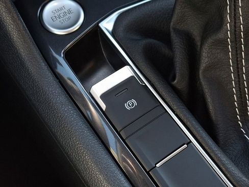 Certified 2022 Volkswagen Tiguan SE image 26