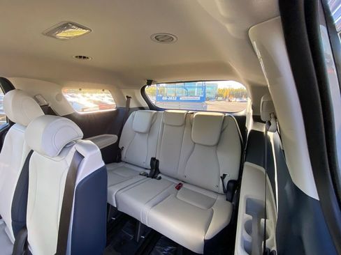 New 2026 Kia Carnival EX image 26