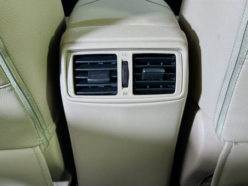 Used 2018 Nissan Rogue SV image 25