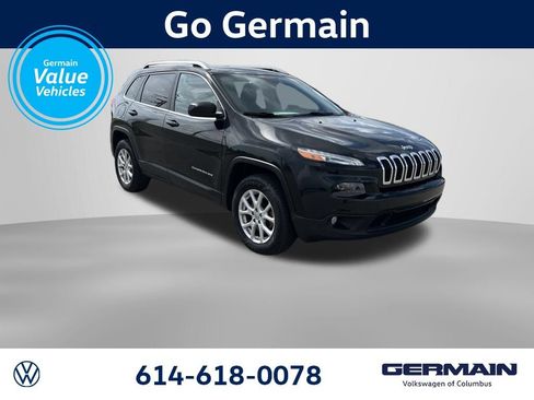 Used 2016 Jeep Cherokee Latitude w/ Cold Weather Group AWD/4WD image 11