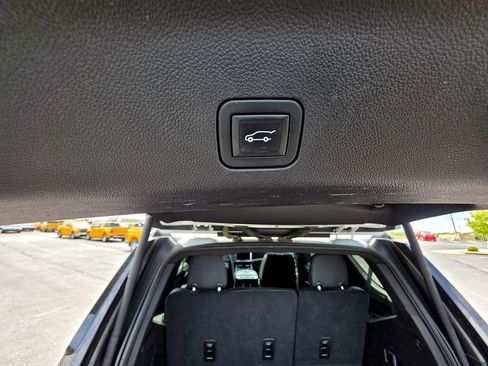 Used 2021 GMC Yukon Denali w/ Denali Premium Package AWD/4WD image 12