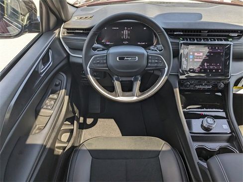 New 2025 Jeep Grand Cherokee Altitude image 15