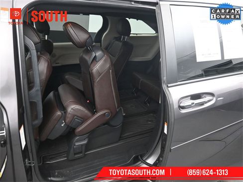 Used 2024 Toyota Sienna Platinum image 37