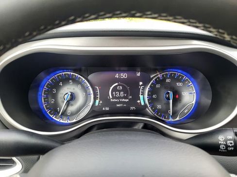Used 2023 Chrysler Pacifica Touring-L FWD image 21