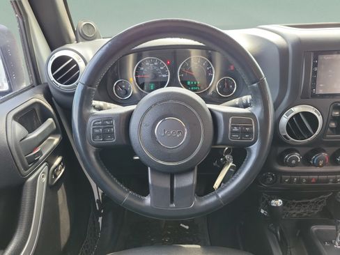 Used 2014 Jeep Wrangler Unlimited Rubicon w/ Connectivity Group AWD/4WD image 12