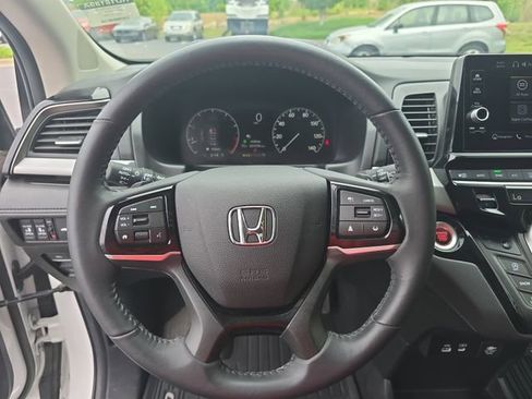 Used 2025 Honda Odyssey Touring image 18