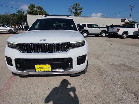 Used 2022 Jeep Grand Cherokee Overland w/ Adv Protech Group III AWD/4WD image 3