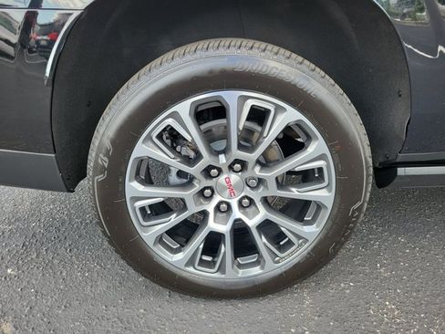 Used 2026 GMC Yukon XL Denali w/ Sun & Power Step Package RWD image 10