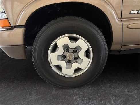 Used 2004 Chevrolet Blazer LS w/ Preferred Equipment Group image 9