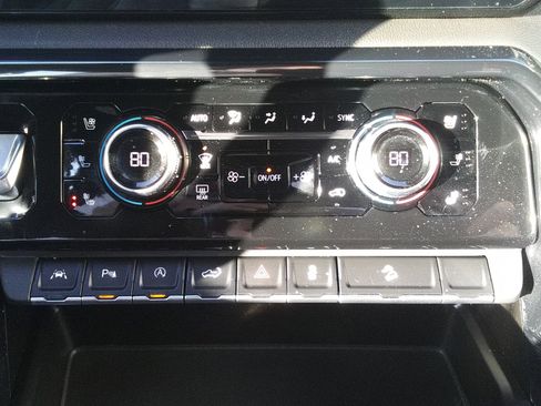 Used 2023 GMC Sierra 1500 AT4 w/ AT4 Preferred Package image 19