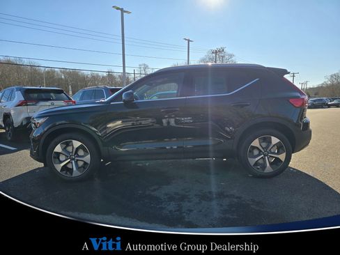 Used 2025 Volvo XC40 B5 Core w/ Protection Package Premier image 5