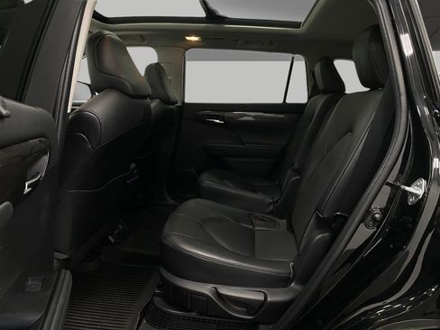 Used 2022 Toyota Highlander Platinum image 31