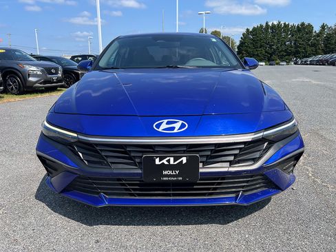 Used 2024 Hyundai Elantra SE FWD image 9