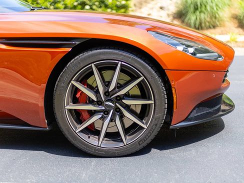 Used 2021 Aston Martin DB11 Volante RWD image 18