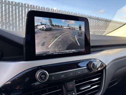 Used 2021 Ford Escape SE image 28