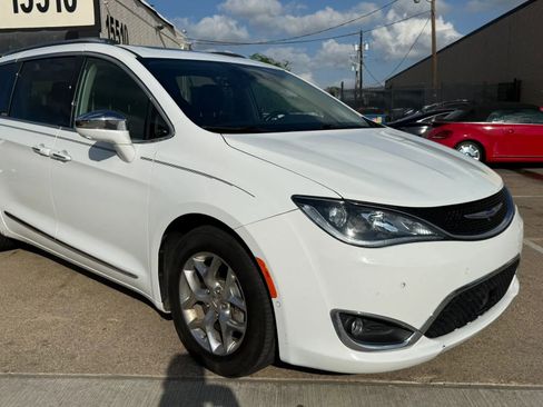 Used 2018 Chrysler Pacifica Limited FWD image 7