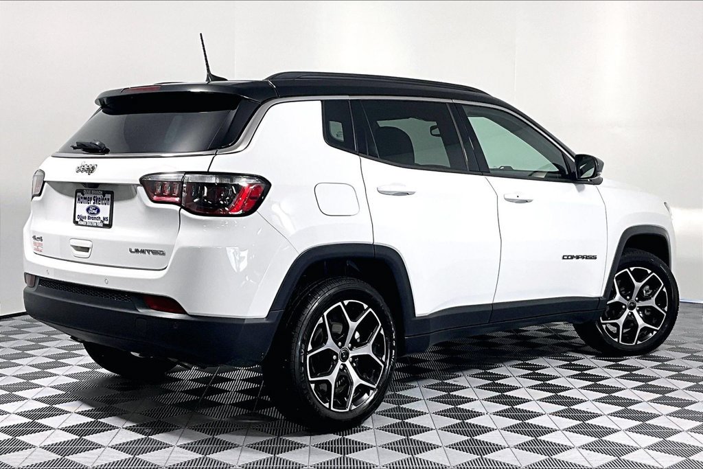 Used 2025 Jeep Compass Limited AWD/4WD image 12