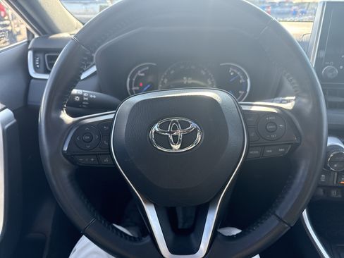 Used 2023 Toyota RAV4 SE image 18