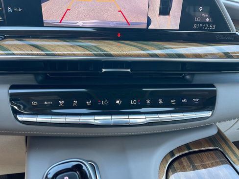 Used 2021 Cadillac Escalade ESV Premium Luxury Platinum image 22