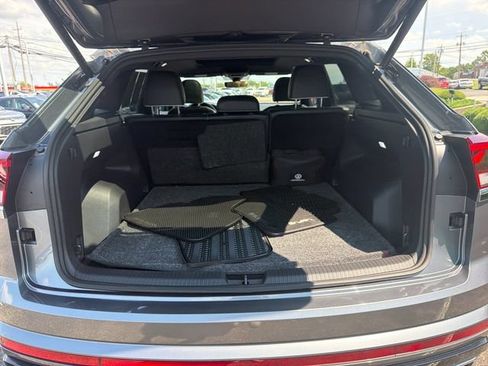 Used 2024 Volkswagen Atlas Cross Sport SEL Premium R-Line AWD/4WD image 33