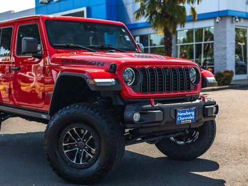 Used 2024 Jeep Wrangler Unlimited Rubicon AWD/4WD image 3